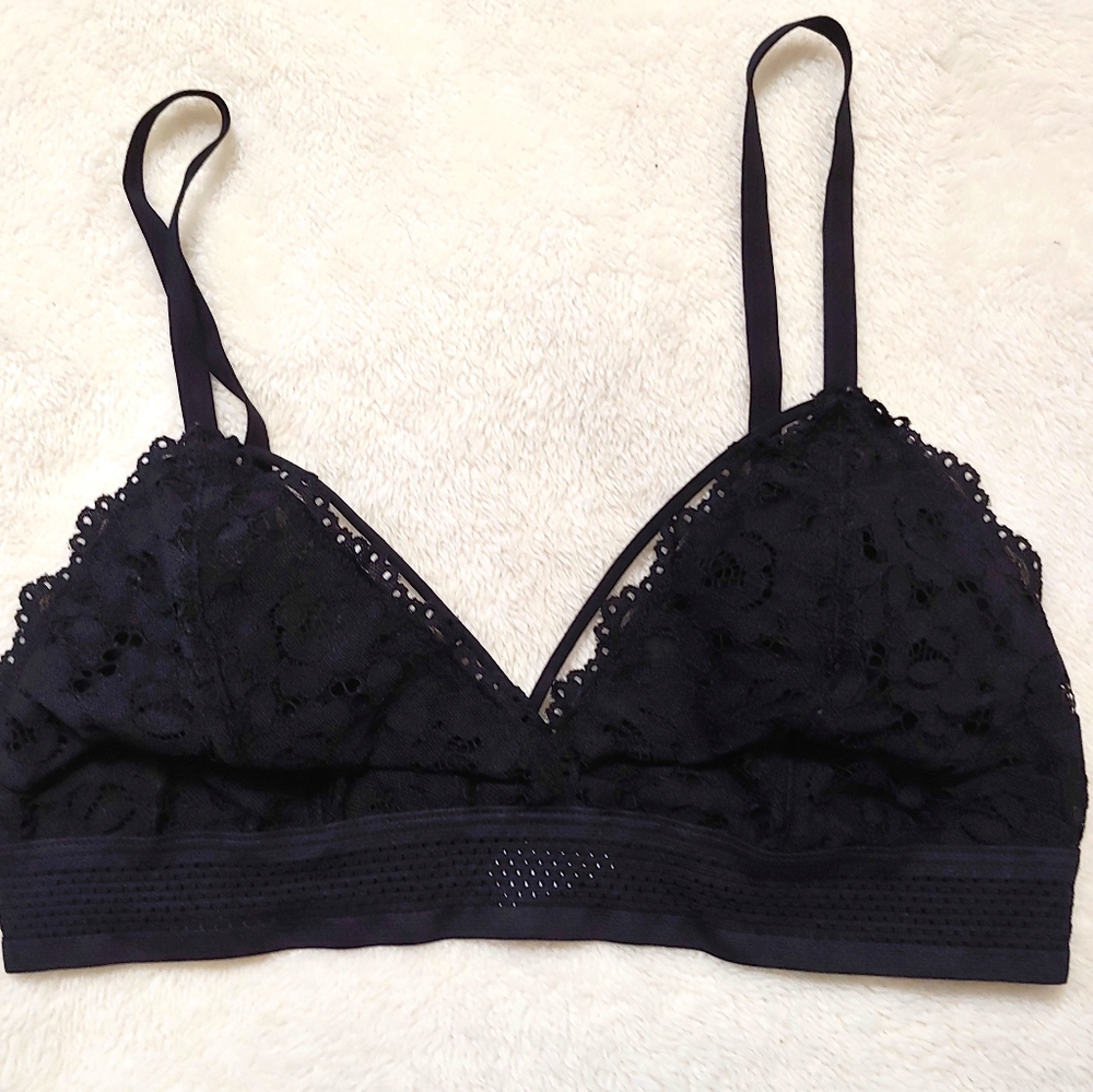 Size M triangle strappy bralette by Xhilaration